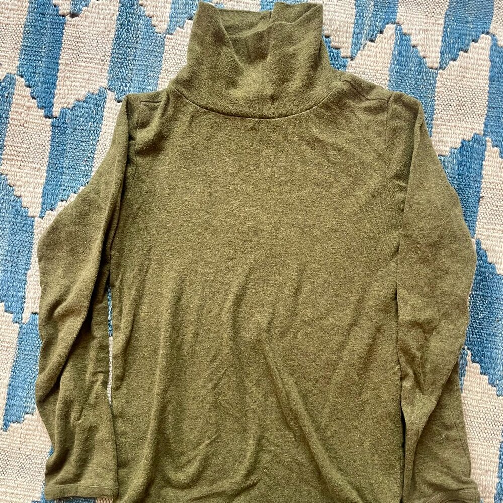 Serendipity Organics olive turtleneck size 5 kids